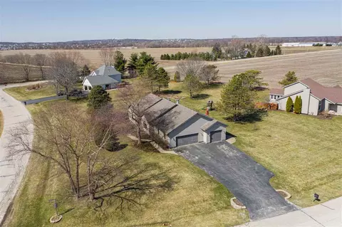 9906 Rivers Bend Dr, Roscoe, IL 61073 photo 2