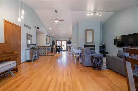 9906 Rivers Bend Dr, Roscoe, IL 61073 photo 6