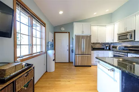 9906 Rivers Bend Dr, Roscoe, IL 61073 photo 12