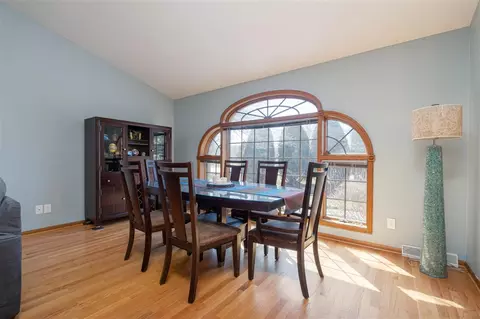 9906 Rivers Bend Dr, Roscoe, IL 61073 photo 4