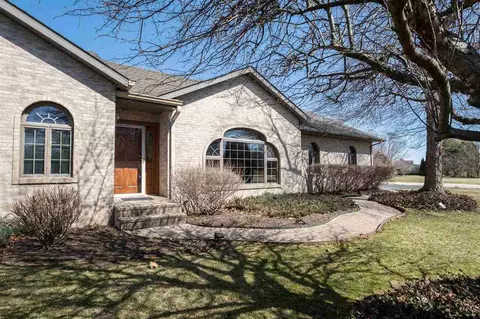 9906 Rivers Bend Dr, Roscoe, IL 61073 photo 1