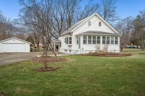 11172 Main St, Roscoe, IL 61073 photo 2