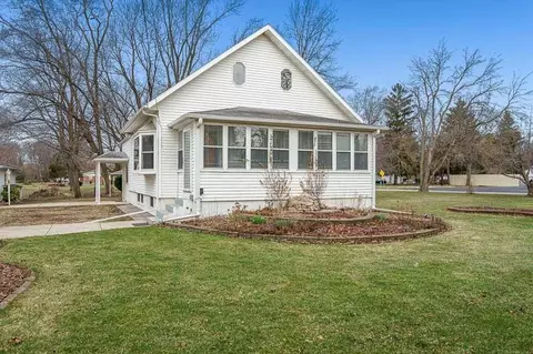 11172 Main St, Roscoe, IL 61073 photo 1