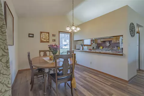 309 E 6th St, Pecatonica, IL 61063 photo 7