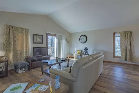 309 E 6th St, Pecatonica, IL 61063 photo 4