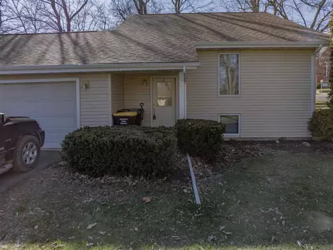 309 E 6th St, Pecatonica, IL 61063 photo 2