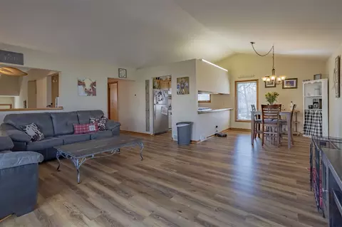 311 E 6th St, Pecatonica, IL 61063 photo 4