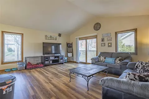 311 E 6th St, Pecatonica, IL 61063 photo 3