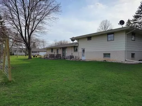 1040 Washington St, Pecatonica, IL 61063 photo 4