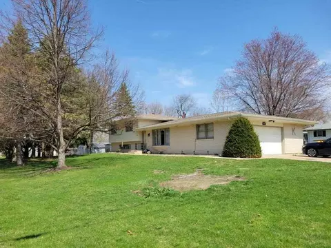1040 Washington St, Pecatonica, IL 61063 photo 1