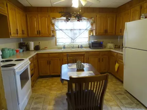 810 E Pleasant, Freeport, IL 61032 photo 10