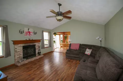 923 Quill Dr, Roscoe, IL 61073 photo 4