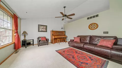 850 N Brookview Dr, Byron, IL 61010 photo 2