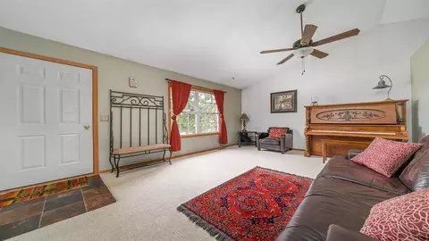 850 N Brookview Dr, Byron, IL 61010 photo 4