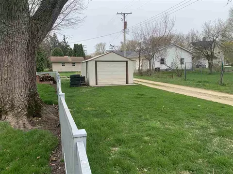 306 S Main St, Leaf River, IL 61047 photo 21