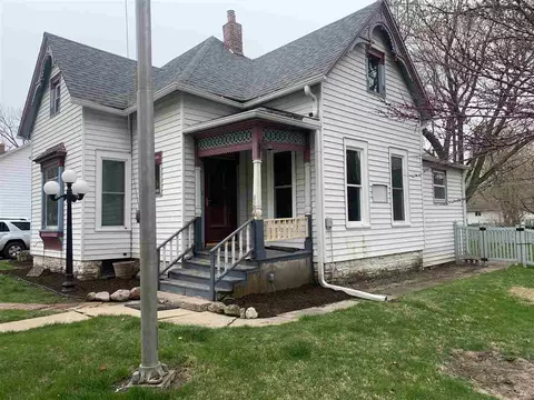 306 S Main St, Leaf River, IL 61047 photo 1