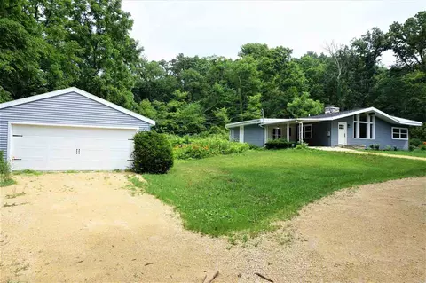 7922 Burr Oak Rd, Roscoe, IL 61073 photo 2