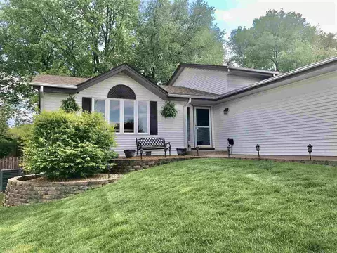 948 Thickett Trl, Roscoe, IL 61073 photo 1