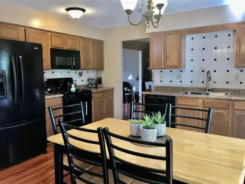 948 Thickett Trl, Roscoe, IL 61073 photo 9