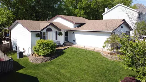 948 Thickett Trl, Roscoe, IL 61073 photo 3