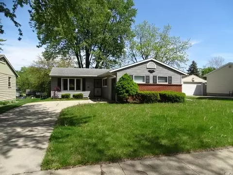 1502 Winter Dr, Freeport, IL 61032 photo 2
