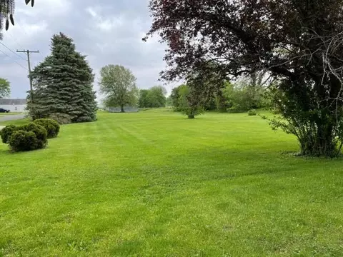 102 E 104 E Pacific St, Davis Junction, IL 61020 photo 3