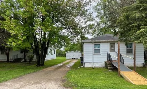 102 E 104 E Pacific St, Davis Junction, IL 61020 photo 2