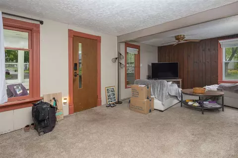 327 W 4th St, Pecatonica, IL 61063 photo 2