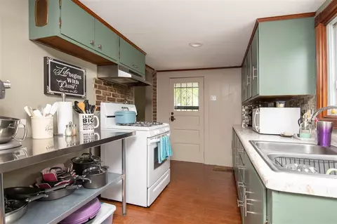 327 W 4th St, Pecatonica, IL 61063 photo 9