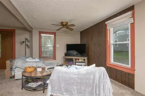 327 W 4th St, Pecatonica, IL 61063 photo 4