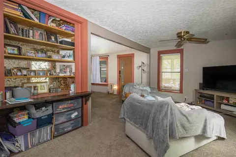 327 W 4th St, Pecatonica, IL 61063 photo 3