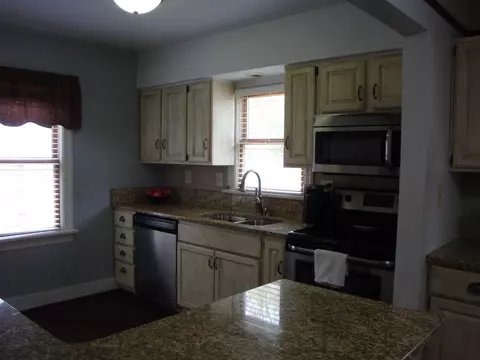 503 W Perry St, Belvidere, IL 61008 photo 8