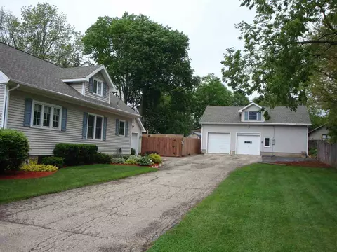 503 W Perry St, Belvidere, IL 61008 photo 2