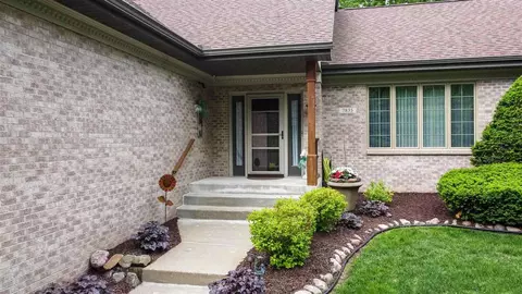 7835 Louella Dr, Roscoe, IL 61073 photo 2