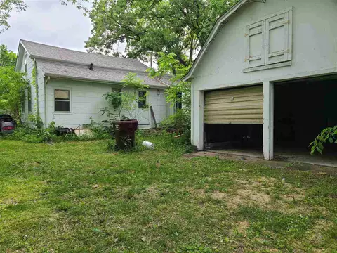 333 E 7th St, Pecatonica, IL 61063 photo 5