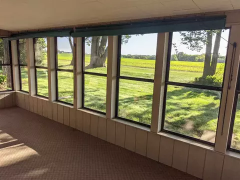 1020 Baxter Ln, Freeport, IL 61032 photo 2