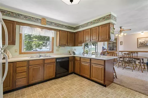 7365 E Ridott Rd, Ridott, IL 61067 photo 9