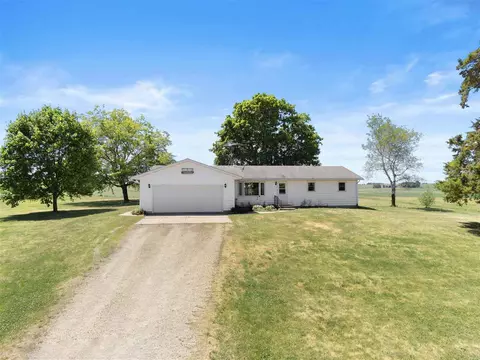 7365 E Ridott Rd, Ridott, IL 61067 photo 2