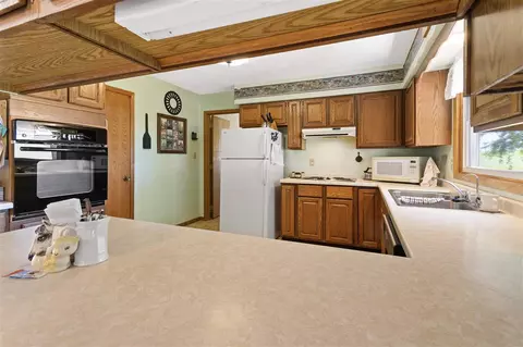 7365 E Ridott Rd, Ridott, IL 61067 photo 8