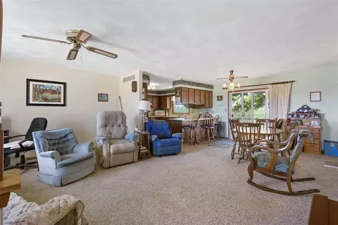 7365 E Ridott Rd, Ridott, IL 61067 photo 5