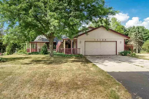 11128 Cedarbrook Rd, Roscoe, IL 61073 photo 1