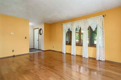 11128 Cedarbrook Rd, Roscoe, IL 61073 photo 4