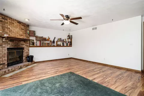 11128 Cedarbrook Rd, Roscoe, IL 61073 photo 9