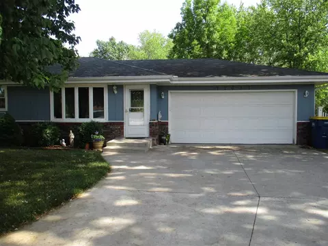 12031 Wagon Ln, Roscoe, IL 61073 photo 1
