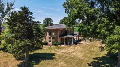 10538 N Pecatonica Rd, Leaf River, IL 61047 photo 2