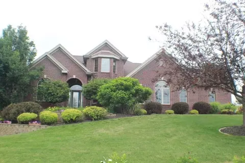 8696 Overlook Dr, Roscoe, IL 61073 photo 1