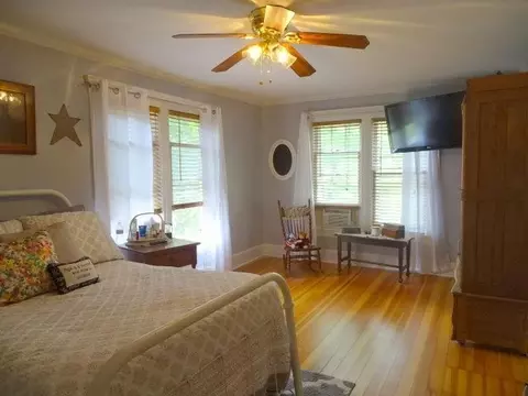 31 N Bailey, Freeport, IL 61032 photo 3