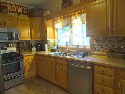 31 N Bailey, Freeport, IL 61032 photo 32