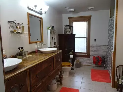31 N Bailey, Freeport, IL 61032 photo 7