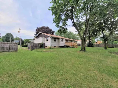 1005 E 4th St, Belvidere, IL 61008 photo 2